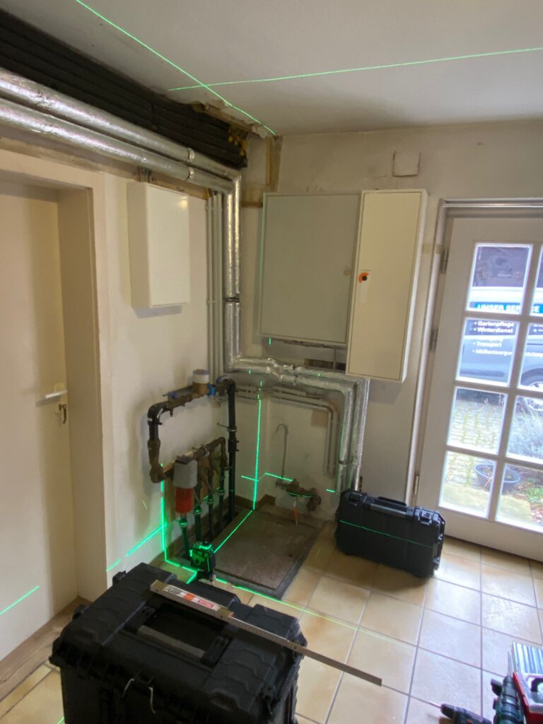 Projekt Trockenbau Worms – Offene Rohrleitungen und Anlage vor der Verkleidung (2)