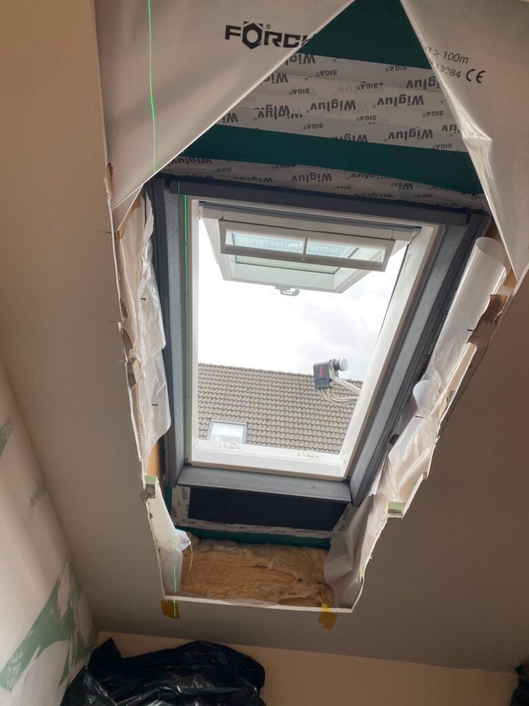 Trockenbau Projekt Darmstadt – Dachfenster im Ausgangszustand vor der Korrektur