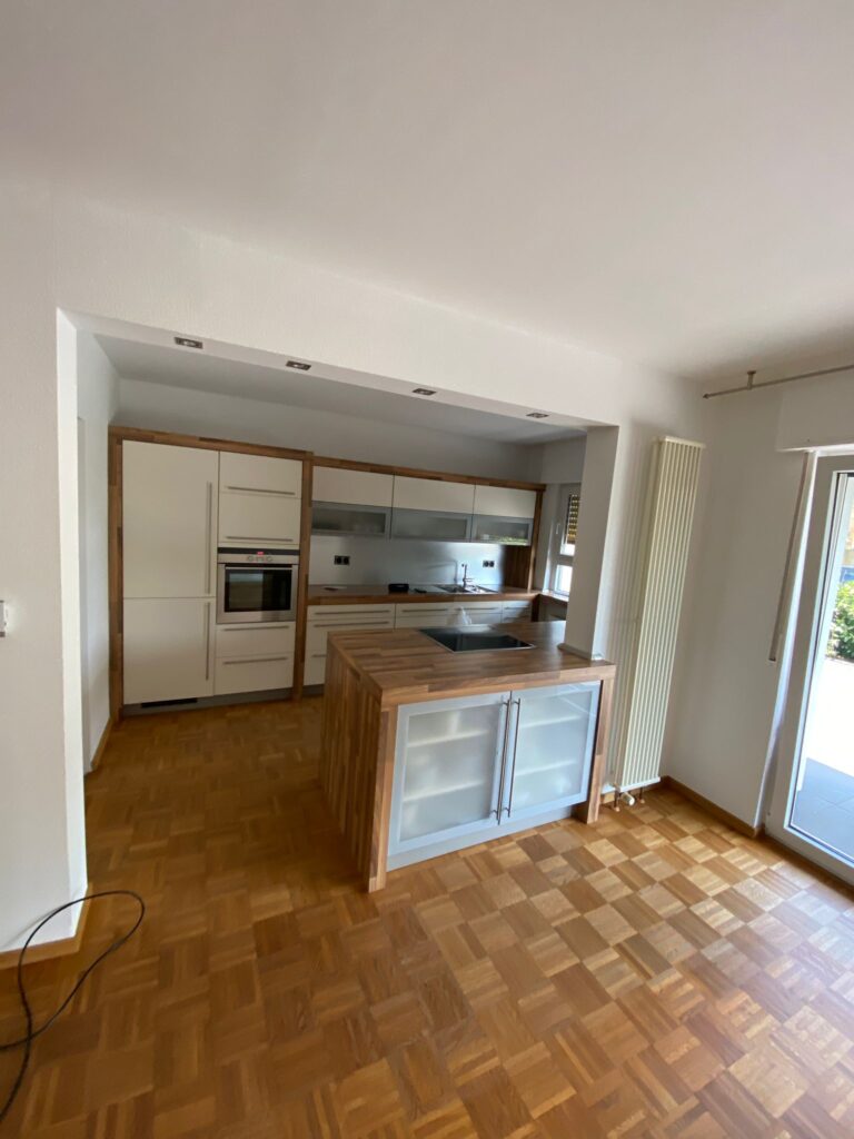 Malerarbeiten Projekt – Abgeschlossenes Streichergebnis Wohnzimmer und Küche