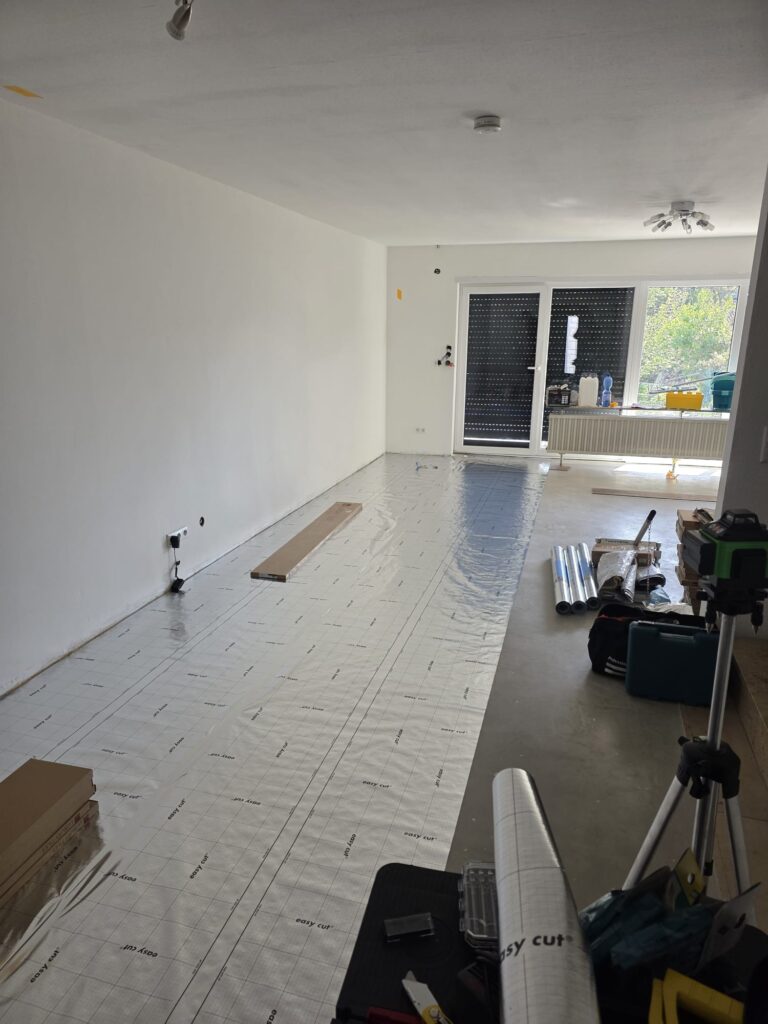 Bodenverlegung Projekt – Vinylbodenverlegung Wohnzimmer Zwischenstand 1