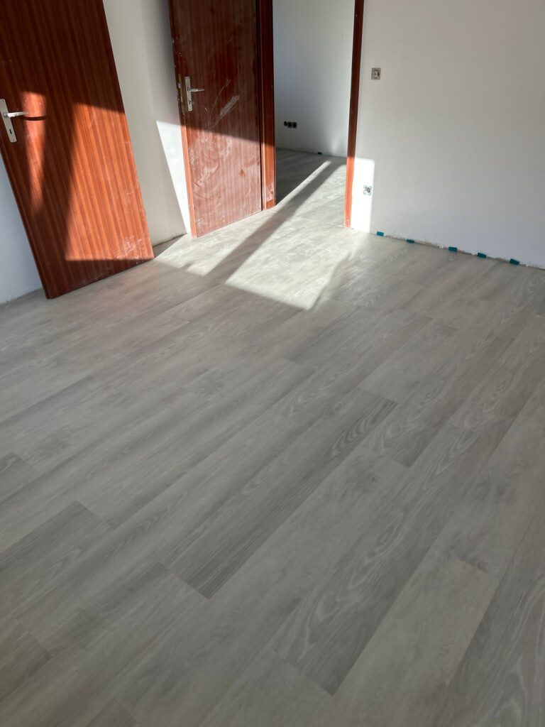 Bodenverlegung Projekt – Kinderzimmer vor Verlegung des Vinylbodens