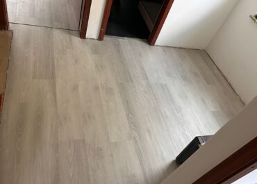 Sauber ausgeführte Bodenanschlüsse – Bodenverlegungsprojekt von SP Haus und Garten