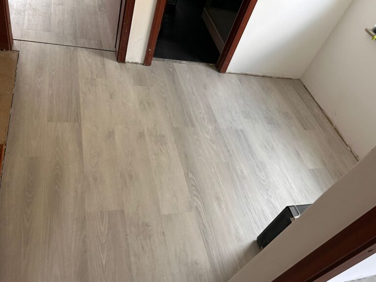 Bodenverlegung Projekt – Flur vor Beginn der Vinylbodenarbeiten