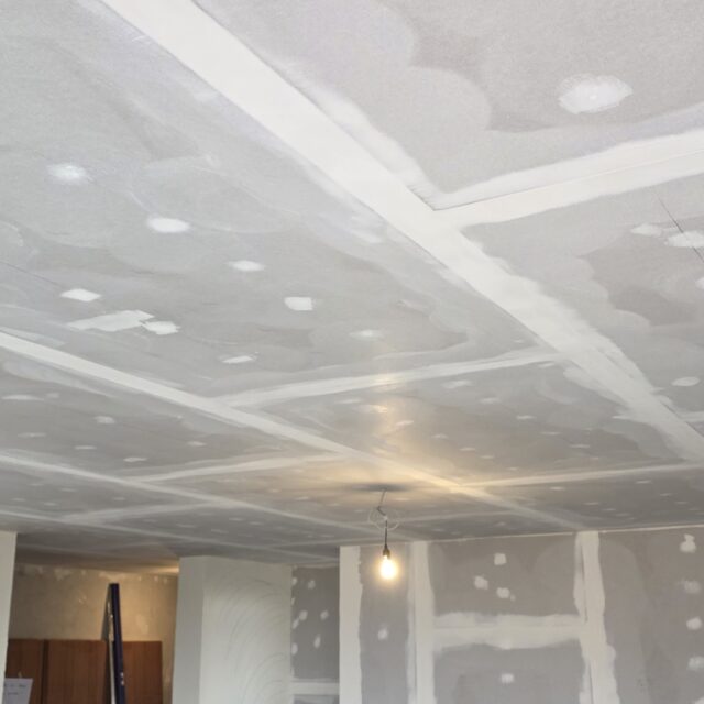 Abhaengdecke-Gipskarton-fertig-gespachtelt-Q2