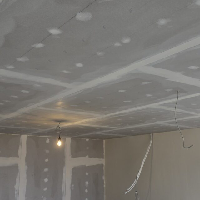 Trockenbau-Decke-Q2-gespachtelt
