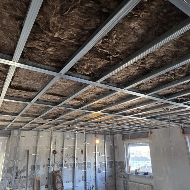 Trockenbau-Deckenprofil-Konstruktion-abgehaengt