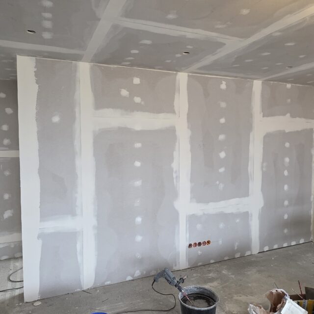 Trockenbau-Trennwand-Zimmer-mit-Tueroeffnung