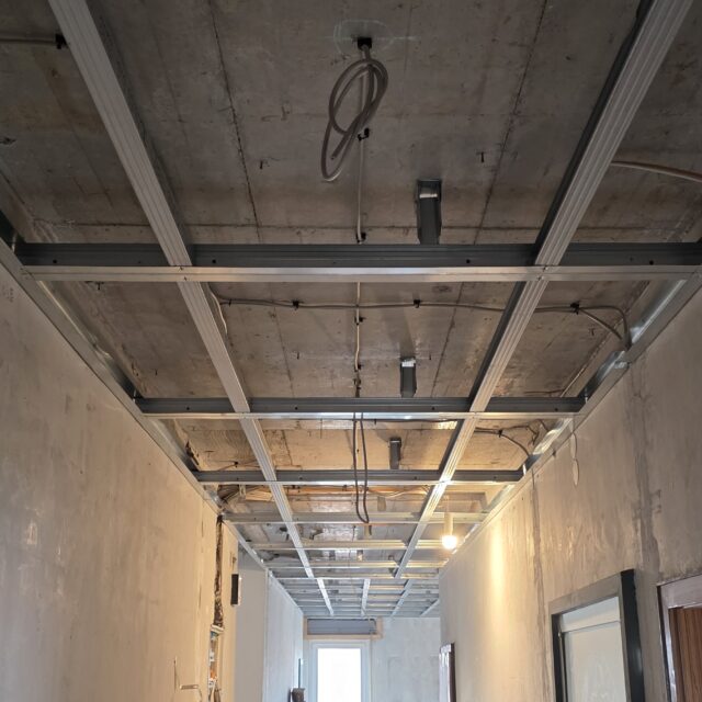 Unterkonstruktion-Trockenbau-Decke-Profile